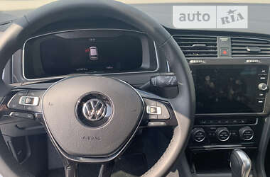 Хетчбек Volkswagen Golf 2020 в Чернівцях