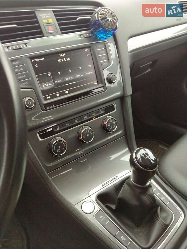 Універсал Volkswagen Golf 2017 в Києві