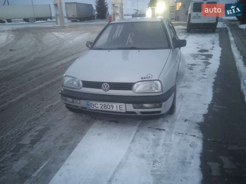 Хэтчбек Volkswagen Golf 1997 в Яворове