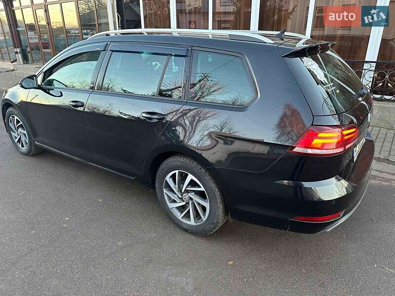 Універсал Volkswagen Golf 2017 в Врадіївці