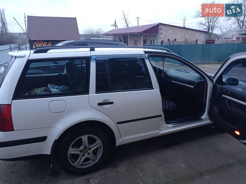 Универсал Volkswagen Golf 2001 в Березанке