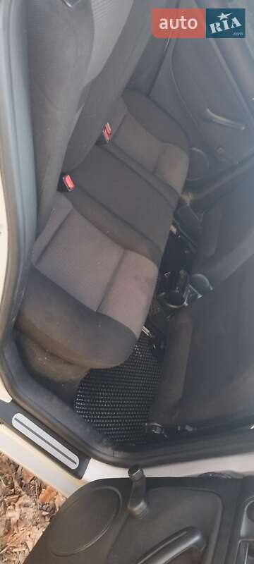 Хетчбек Volkswagen Golf 2000 в Чернівцях