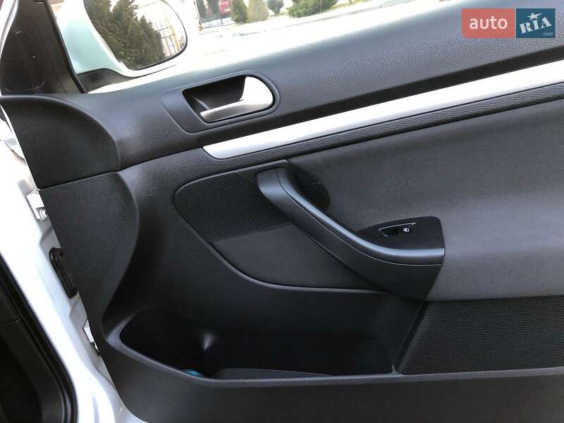 Універсал Volkswagen Golf 2011 в Шептицькому