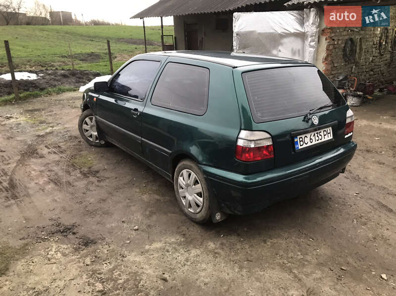Хэтчбек Volkswagen Golf 1995 в Самборе