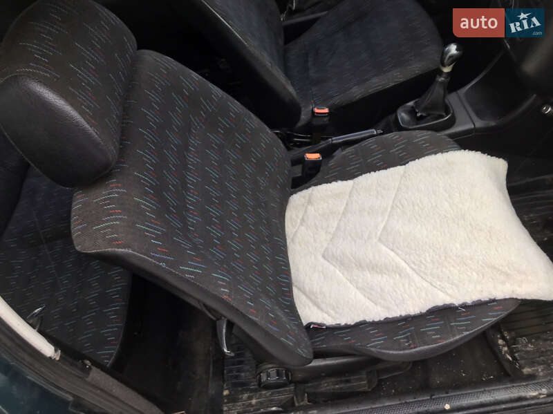 Хэтчбек Volkswagen Golf 1995 в Самборе