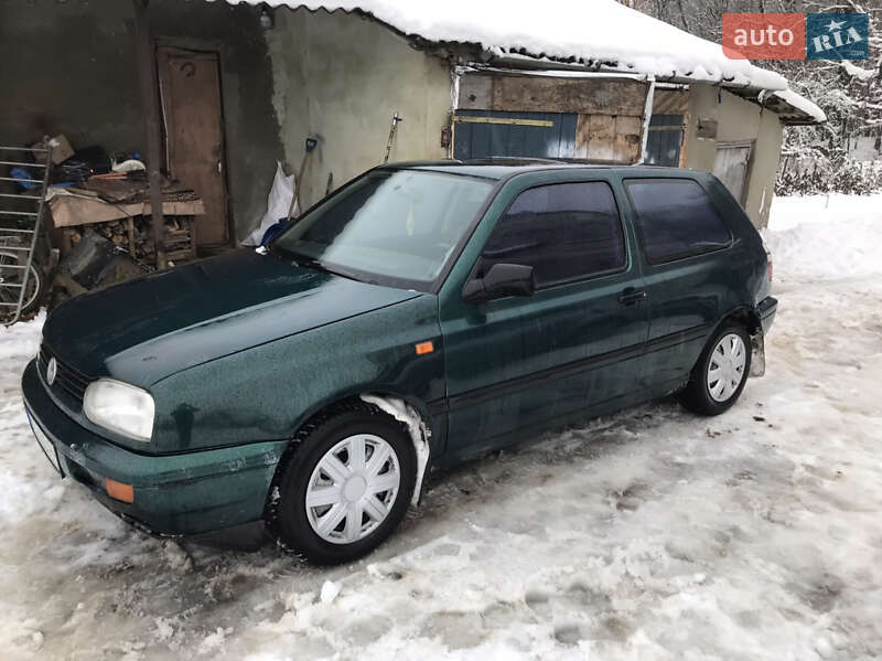 Хэтчбек Volkswagen Golf 1995 в Самборе