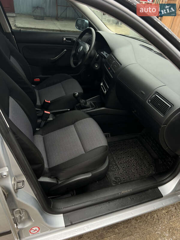 Універсал Volkswagen Golf 2005 в Звягелі