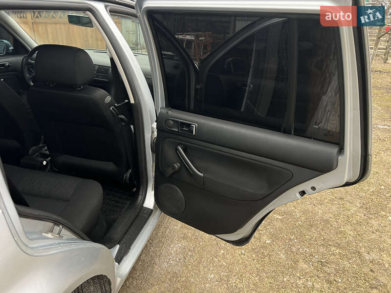 Універсал Volkswagen Golf 2005 в Звягелі