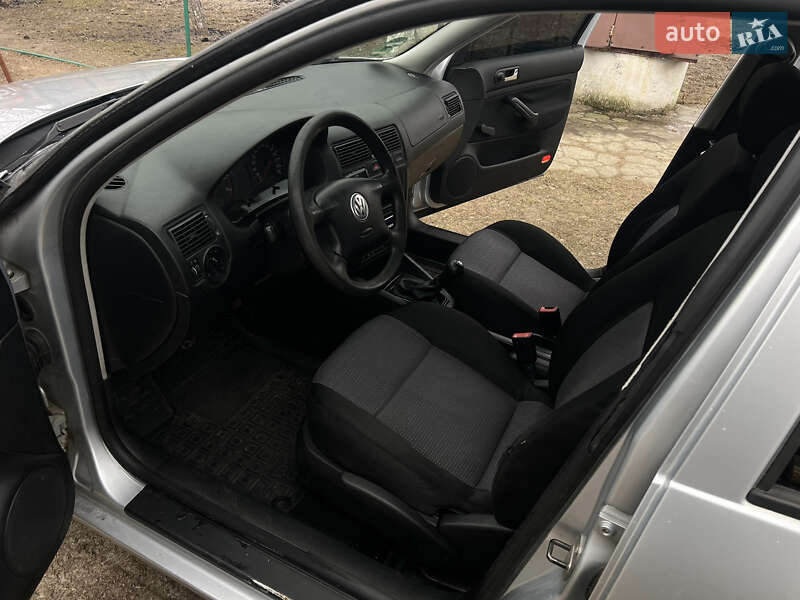 Універсал Volkswagen Golf 2005 в Звягелі