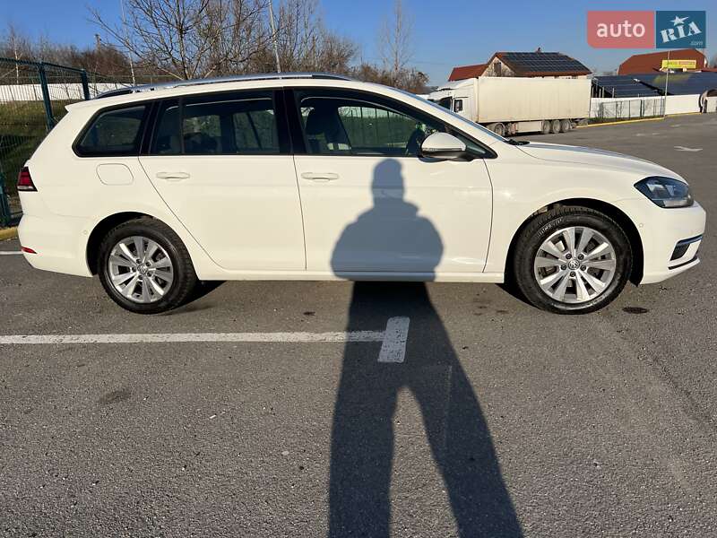 Универсал Volkswagen Golf 2018 в Ужгороде