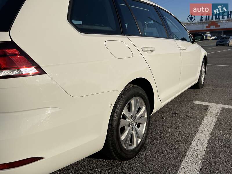 Универсал Volkswagen Golf 2018 в Ужгороде