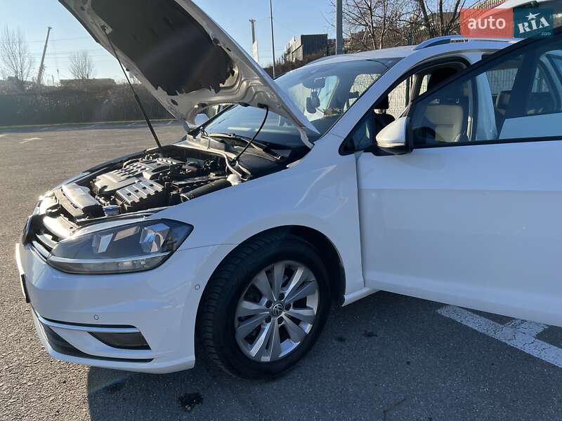 Универсал Volkswagen Golf 2018 в Ужгороде