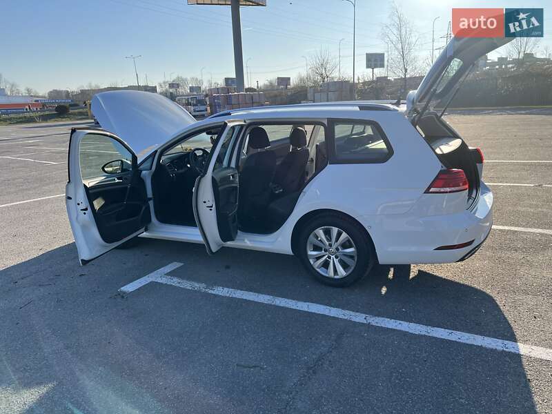 Универсал Volkswagen Golf 2018 в Ужгороде