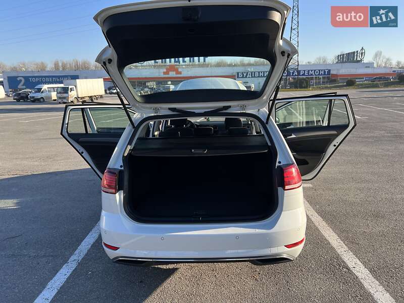 Универсал Volkswagen Golf 2018 в Ужгороде