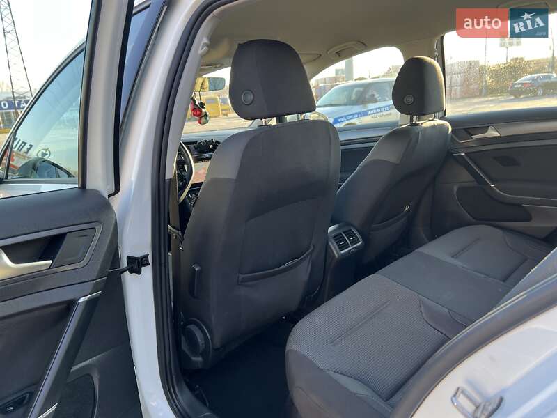 Универсал Volkswagen Golf 2018 в Ужгороде