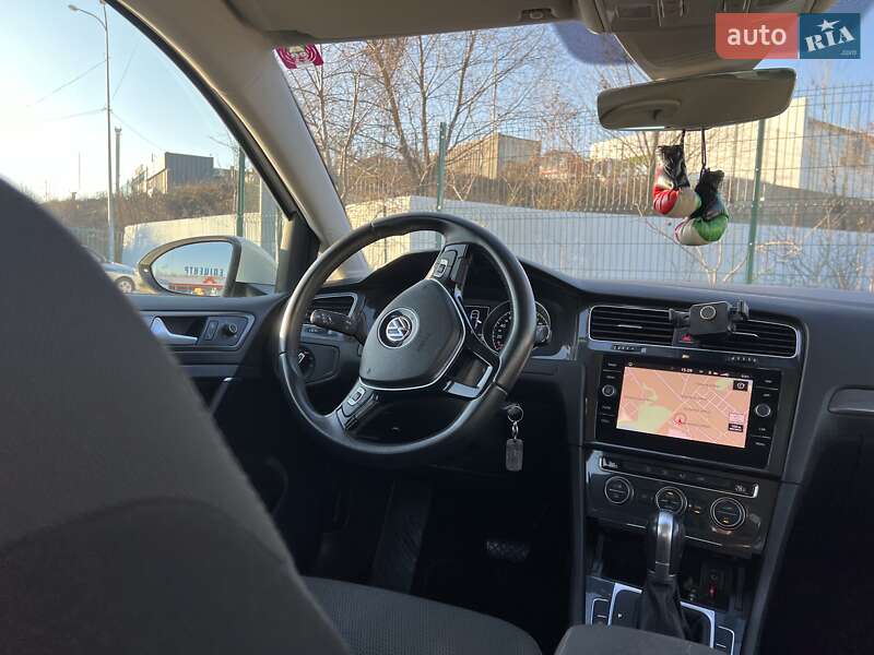 Универсал Volkswagen Golf 2018 в Ужгороде