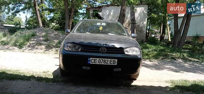 Хетчбек Volkswagen Golf 2001 в Чернівцях
