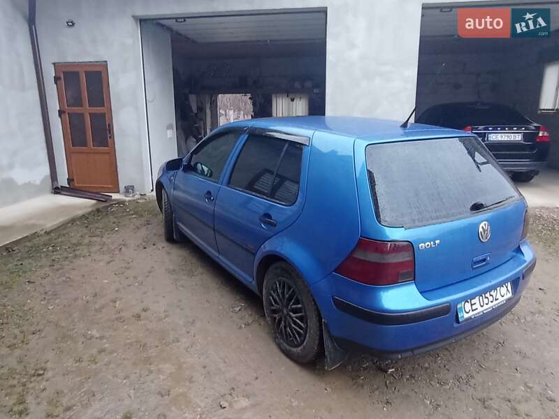 Хэтчбек Volkswagen Golf 2003 в Сторожинце
