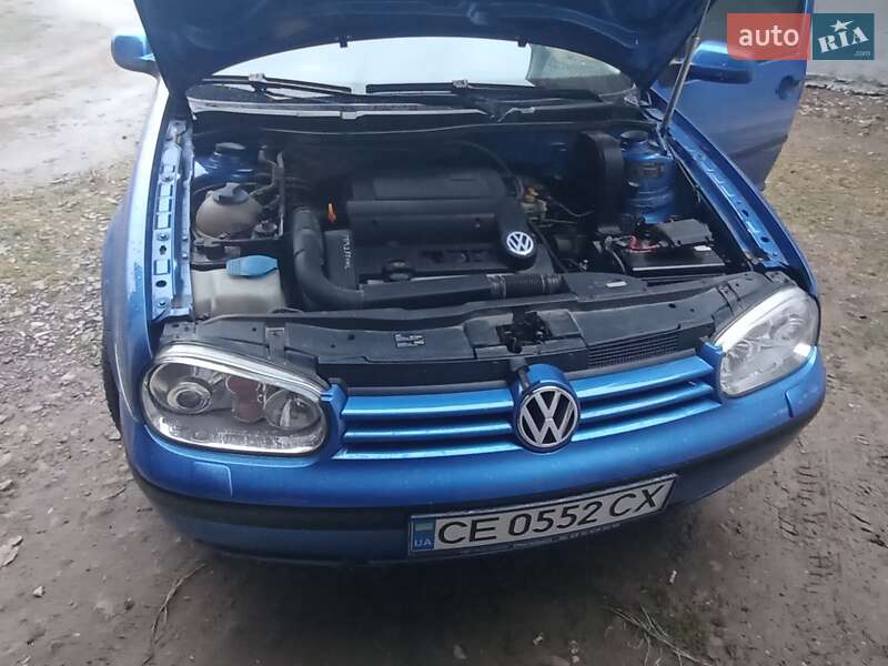 Хэтчбек Volkswagen Golf 2003 в Сторожинце