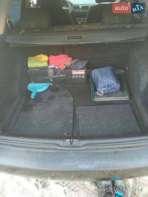 Універсал Volkswagen Golf 2000 в Чернівцях