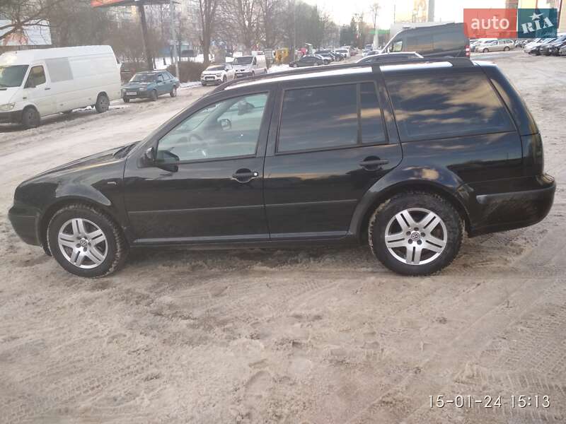 Універсал Volkswagen Golf 2000 в Чернівцях