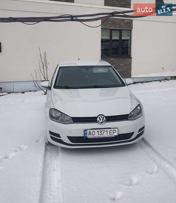 Хетчбек Volkswagen Golf 2017 в Міжгір'ї