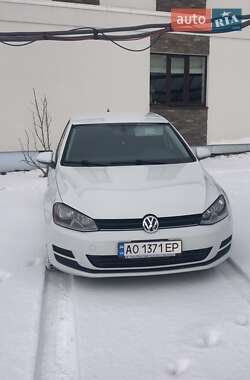 Хетчбек Volkswagen Golf 2017 в 