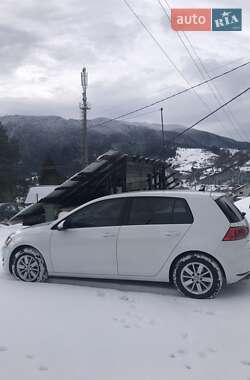 Хетчбек Volkswagen Golf 2017 в 