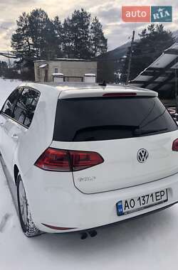 Хетчбек Volkswagen Golf 2017 в 