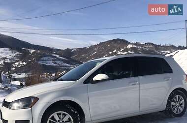 Хетчбек Volkswagen Golf 2017 в 