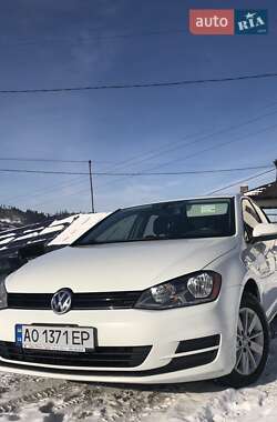 Хетчбек Volkswagen Golf 2017 в 