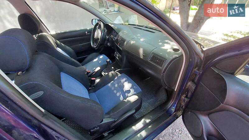 Хетчбек Volkswagen Golf 2001 в Кропивницькому