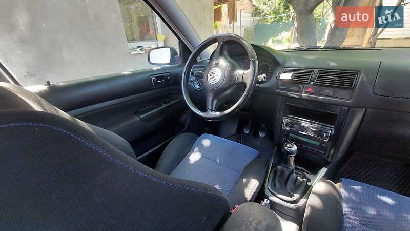 Хетчбек Volkswagen Golf 2001 в Кропивницькому