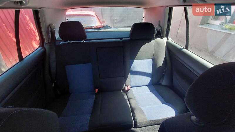 Хетчбек Volkswagen Golf 2001 в Кропивницькому
