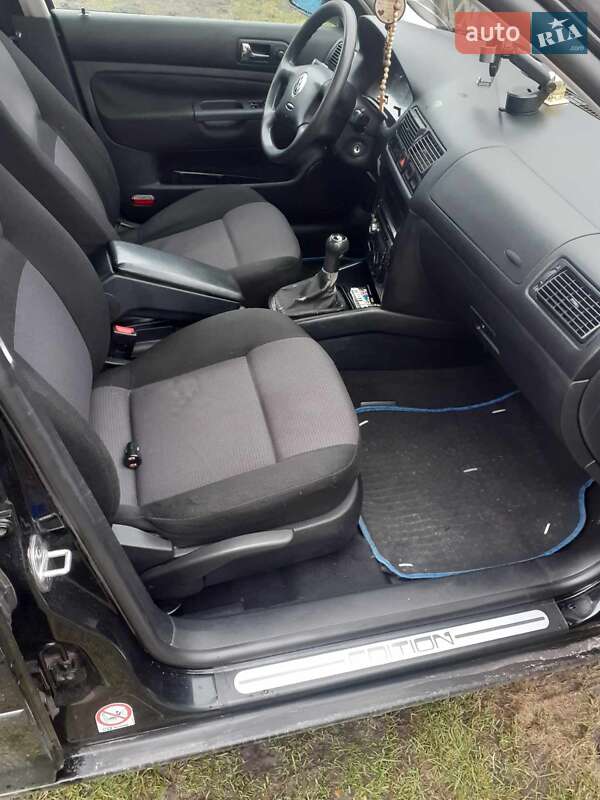 Хетчбек Volkswagen Golf 2001 в Соснівці