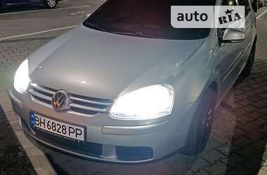 Хетчбек Volkswagen Golf 2008 в Южному
