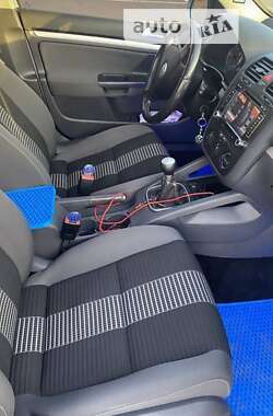 Хетчбек Volkswagen Golf 2008 в 