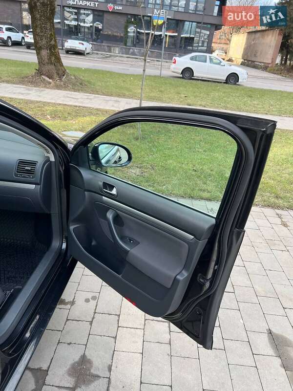 Универсал Volkswagen Golf 2009 в Ужгороде