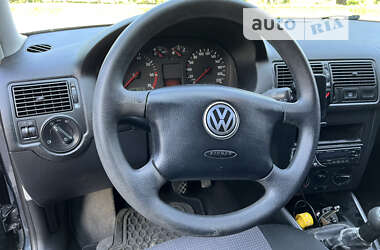 Хэтчбек Volkswagen Golf 2001 в Виннице