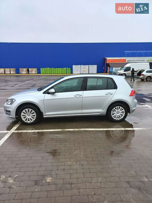Хэтчбек Volkswagen Golf 2016 в Ромнах
