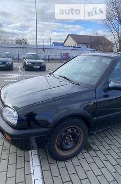 Хэтчбек Volkswagen Golf 1995 в Нововолынске