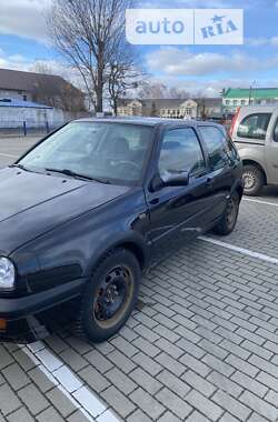 Хэтчбек Volkswagen Golf 1995 в Нововолынске