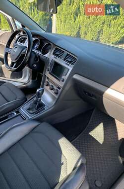 Універсал Volkswagen Golf 2015 в Дніпрі