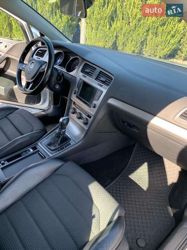 Універсал Volkswagen Golf 2015 в Дніпрі