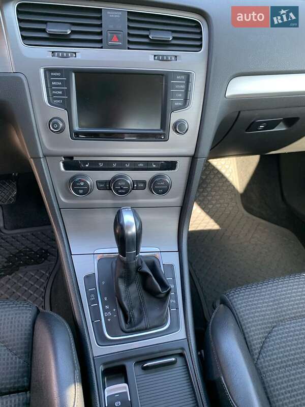 Універсал Volkswagen Golf 2015 в Дніпрі