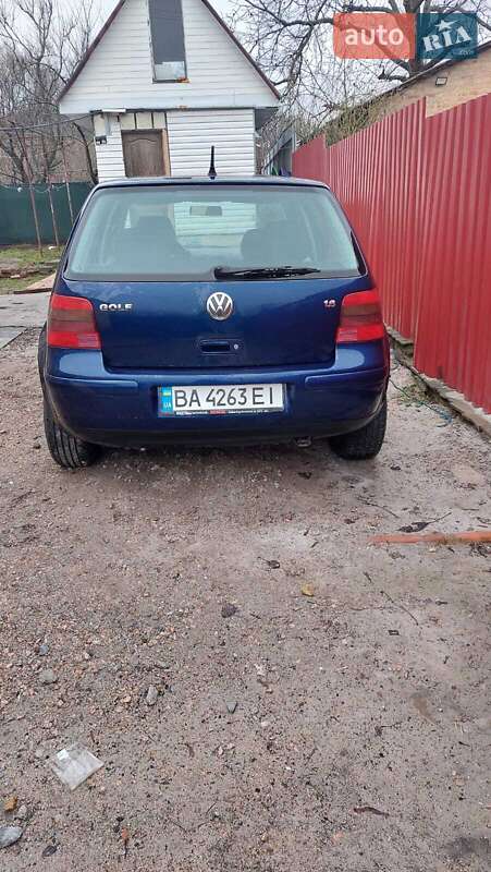 Хетчбек Volkswagen Golf 2001 в Кропивницькому