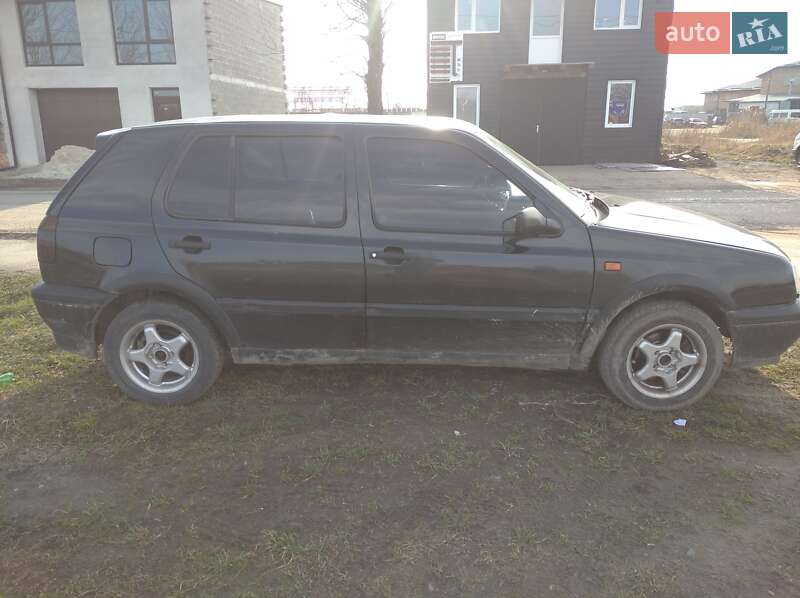 Хетчбек Volkswagen Golf 1993 в Городку
