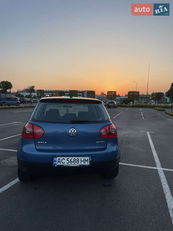 Хетчбек Volkswagen Golf 2003 в Луцьку