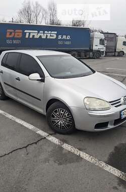 Хэтчбек Volkswagen Golf 2004 в Ужгороде