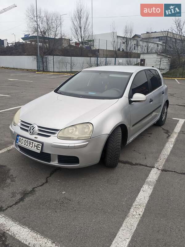 Хетчбек Volkswagen Golf 2004 в Ужгороді